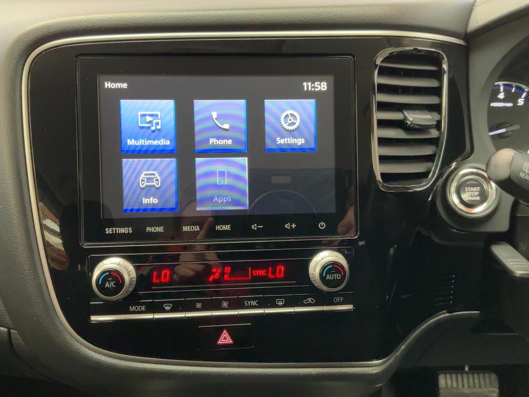 Photo '18' of Mitsubishi Outlander