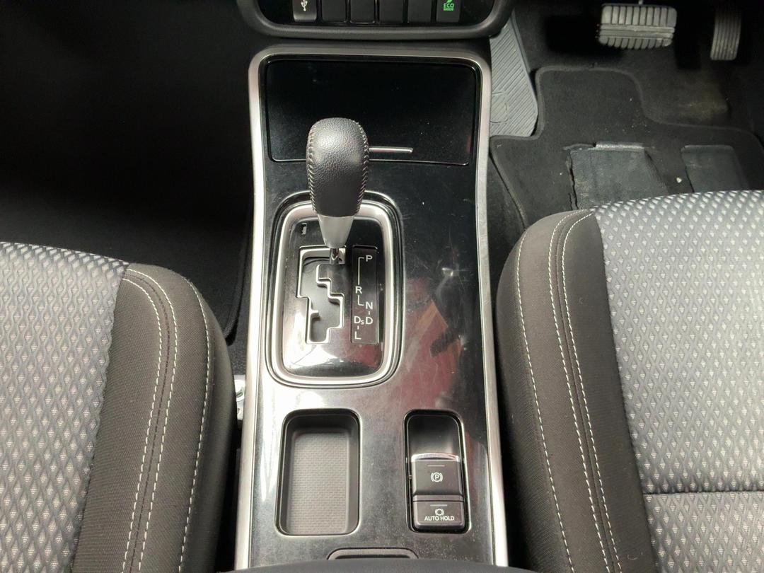 Photo '23' of Mitsubishi Outlander