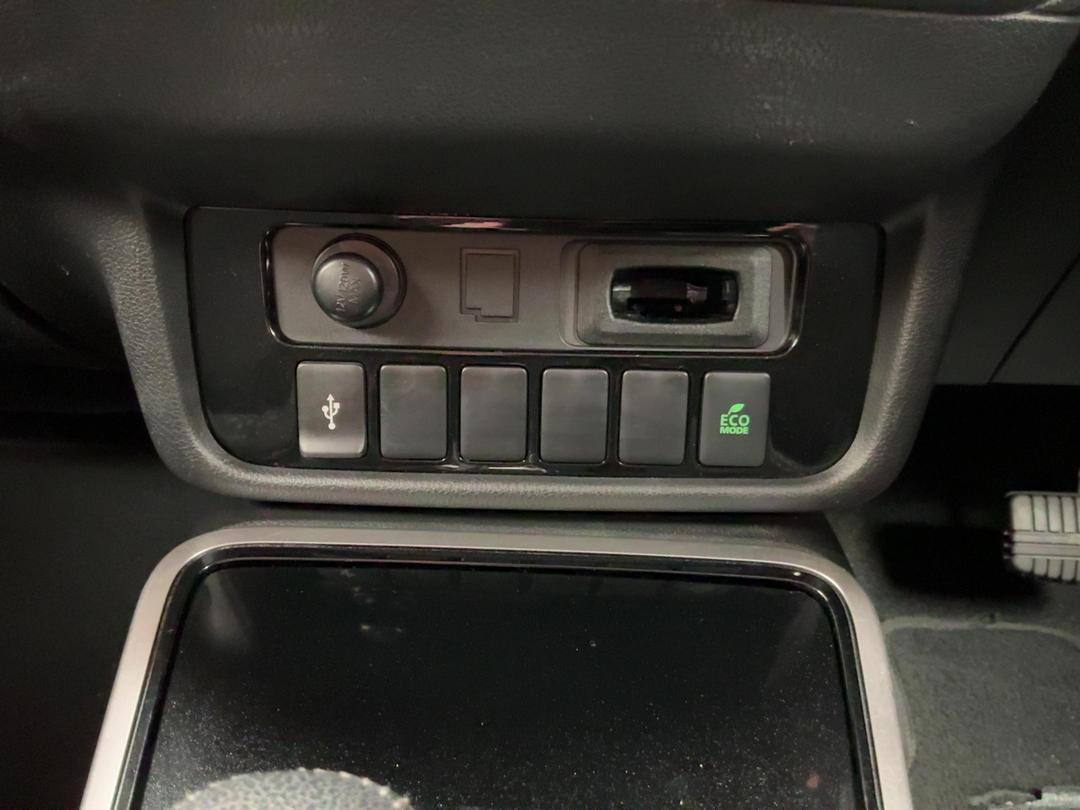 Photo '24' of Mitsubishi Outlander