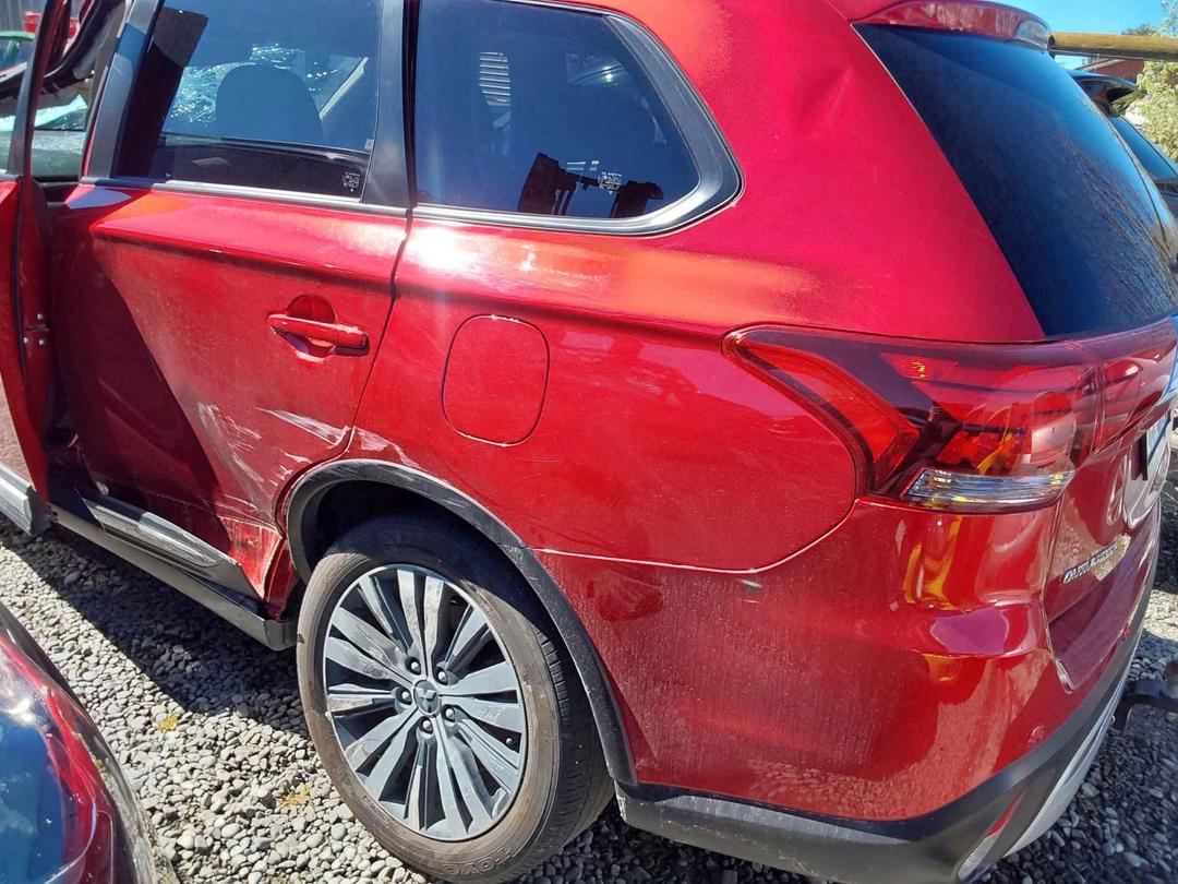Photo '16' of Mitsubishi Outlander LS Photo '16' of Mitsubishi Outlander LS