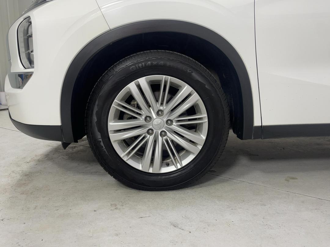 Photo '10' of Mitsubishi Outlander