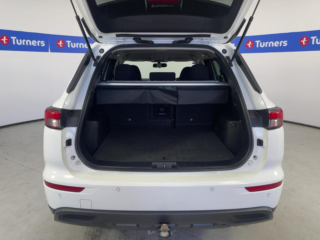 Photo '14' of Mitsubishi Outlander