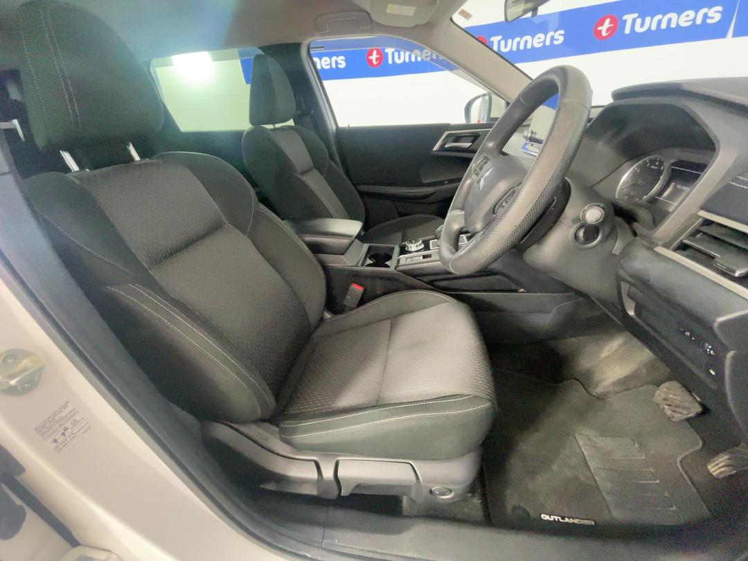Photo '16' of Mitsubishi Outlander