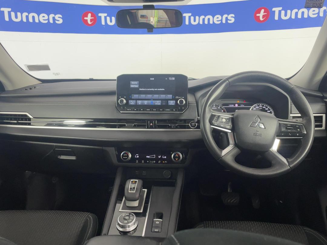 Photo '17' of Mitsubishi Outlander