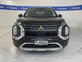 Photo '2' of Mitsubishi Outlander