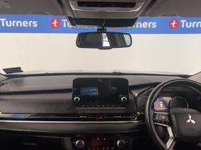 Photo '17' of Mitsubishi Outlander