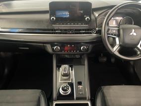 Photo '18' of Mitsubishi Outlander