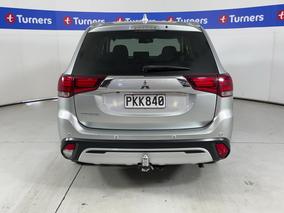 Photo '6' of Mitsubishi Outlander