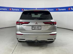 Photo '6' of Mitsubishi Outlander