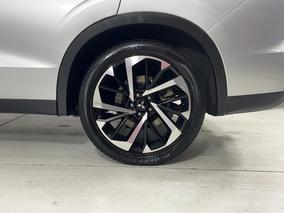 Photo '11' of Mitsubishi Outlander