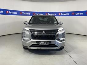 Photo '2' of Mitsubishi Outlander