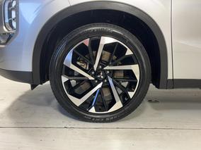 Photo '10' of Mitsubishi Outlander