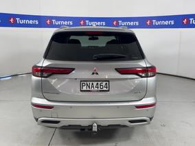 Photo '6' of Mitsubishi Outlander