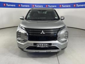 Photo '2' of Mitsubishi Outlander