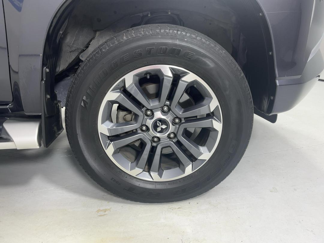 Photo '9' of Mitsubishi Triton