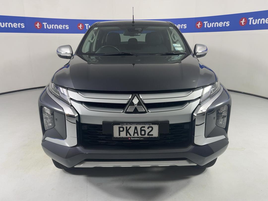 Photo '2' of Mitsubishi Triton