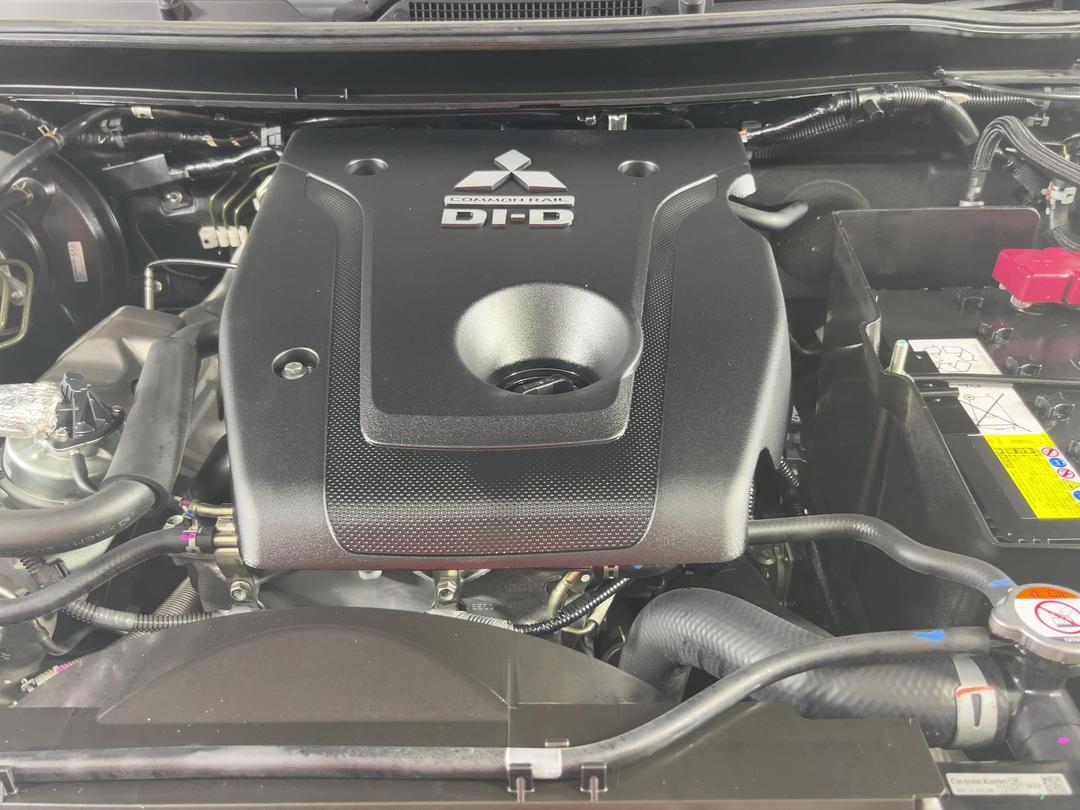 Photo '13' of Mitsubishi Triton