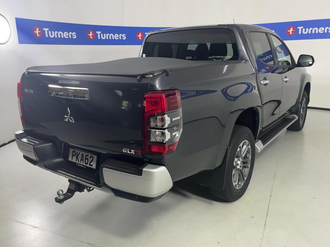Photo '7' of Mitsubishi Triton
