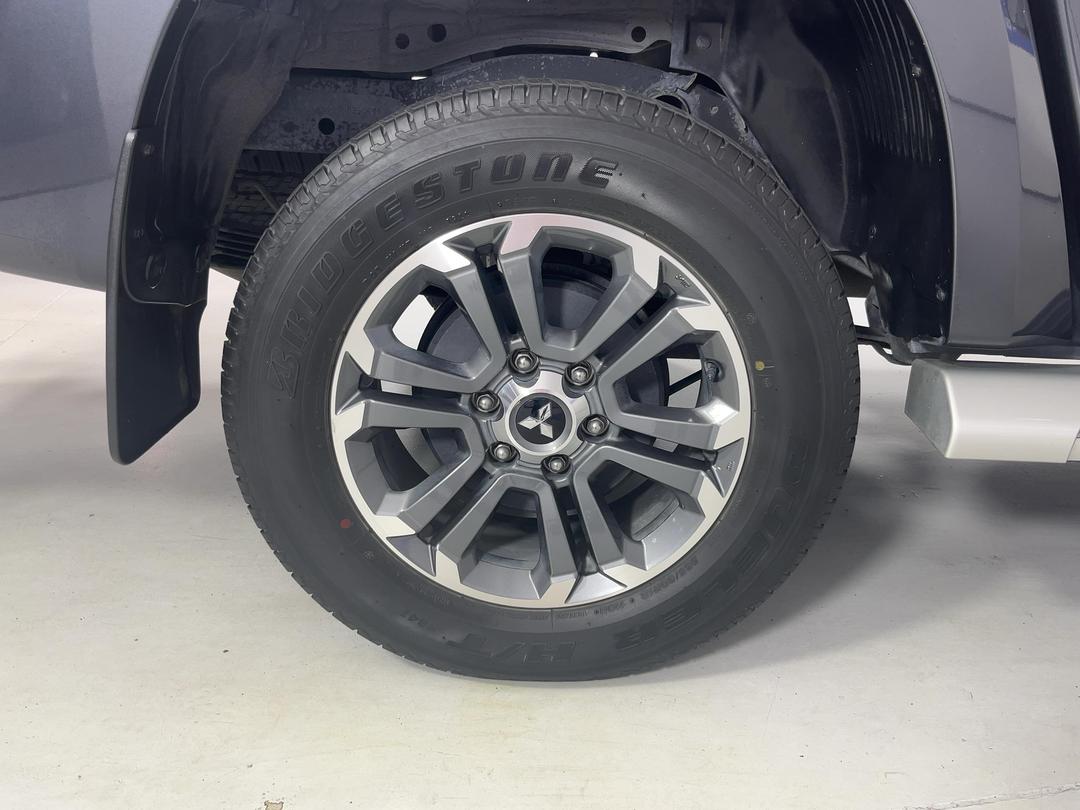 Photo '12' of Mitsubishi Triton
