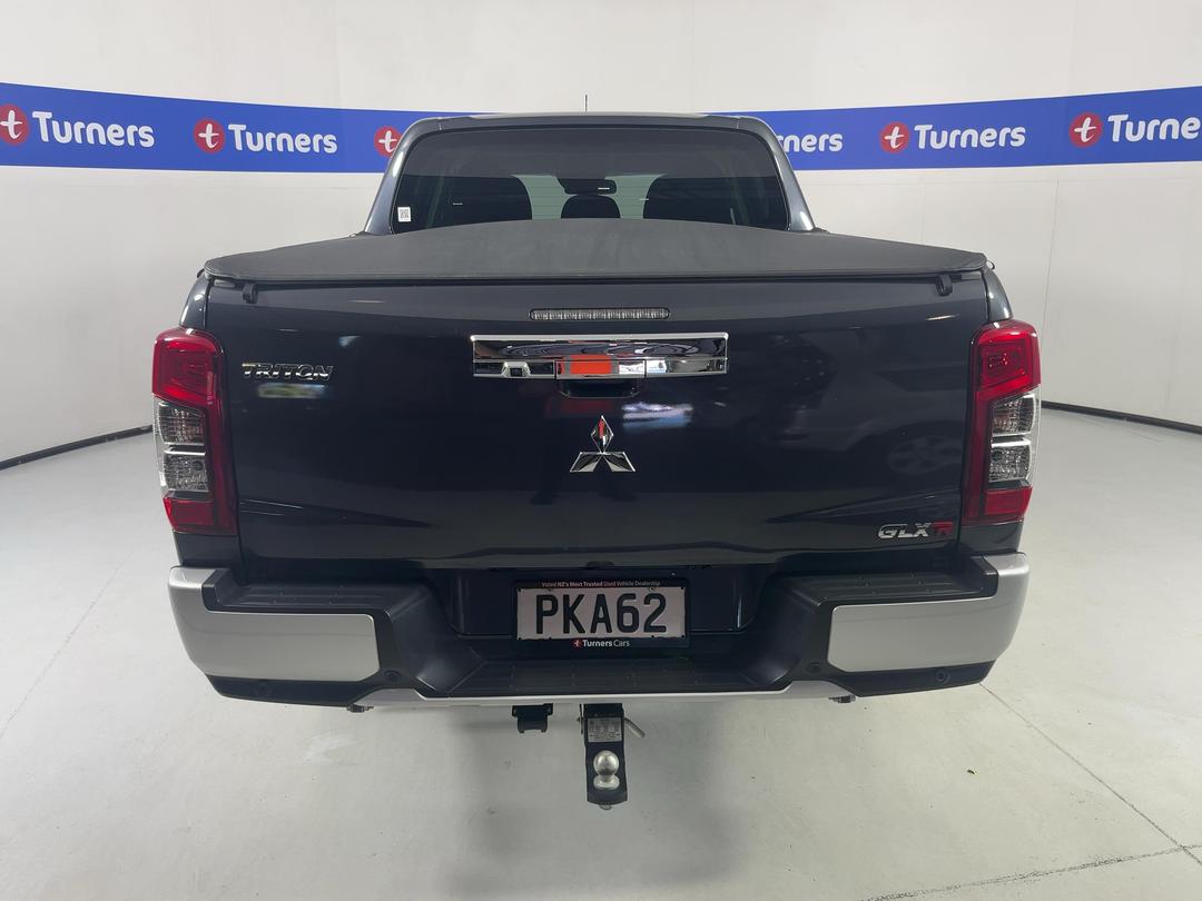 Photo '6' of Mitsubishi Triton
