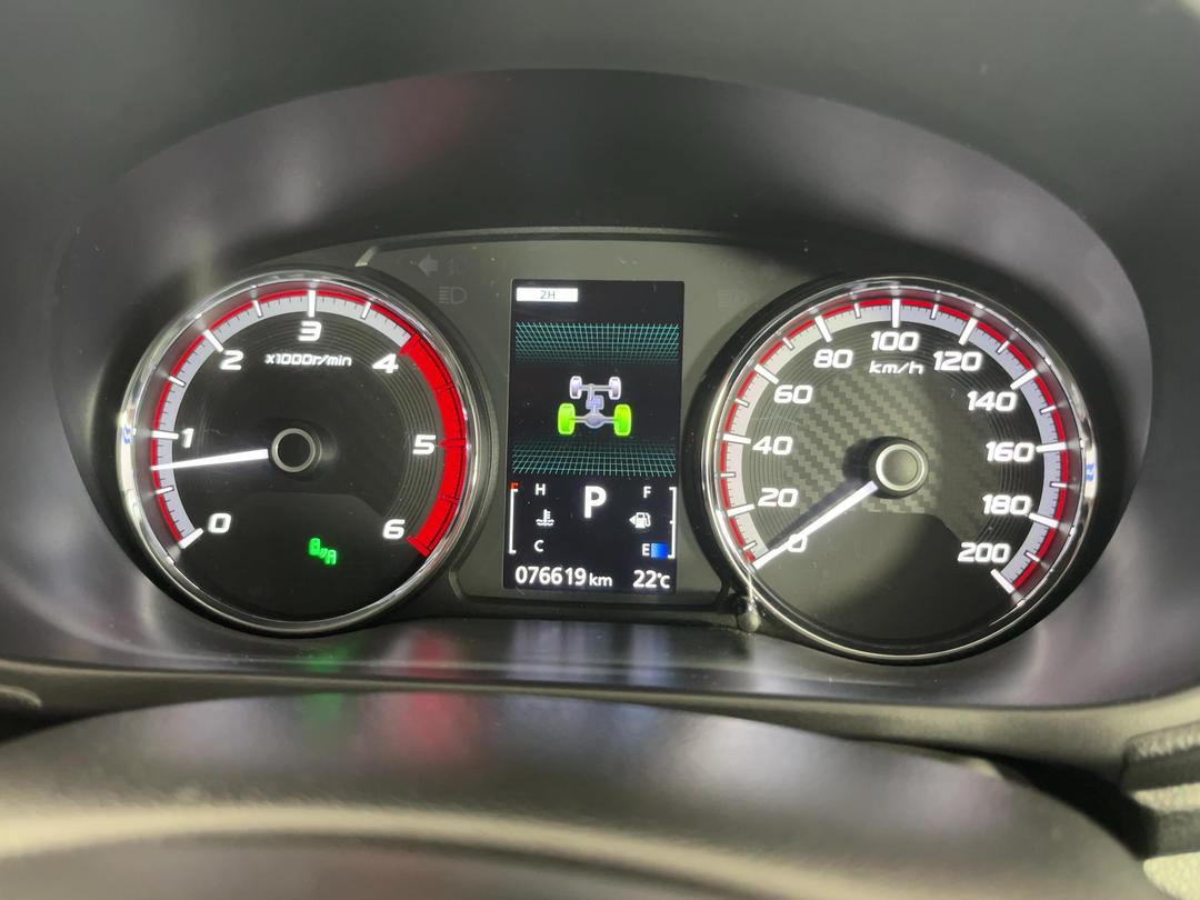 Photo '21' of Mitsubishi Triton