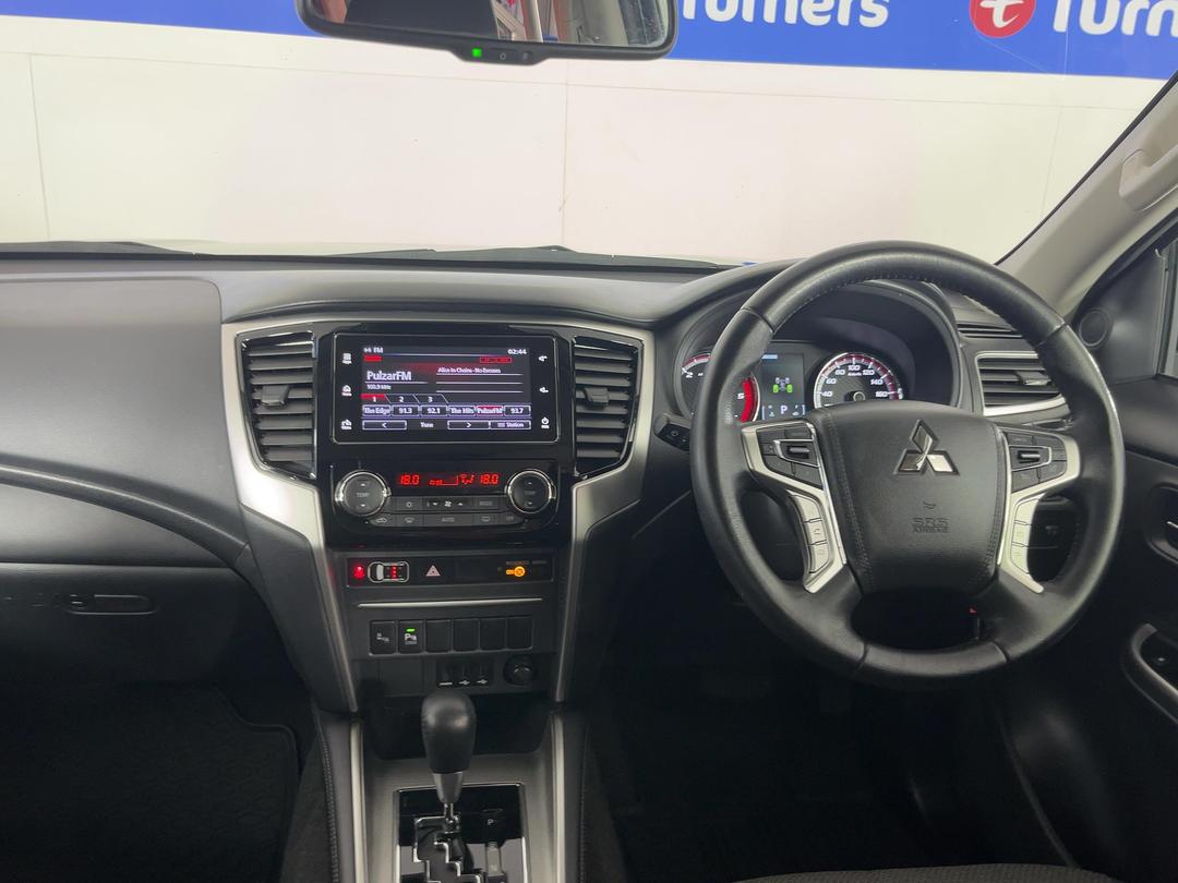 Photo '17' of Mitsubishi Triton