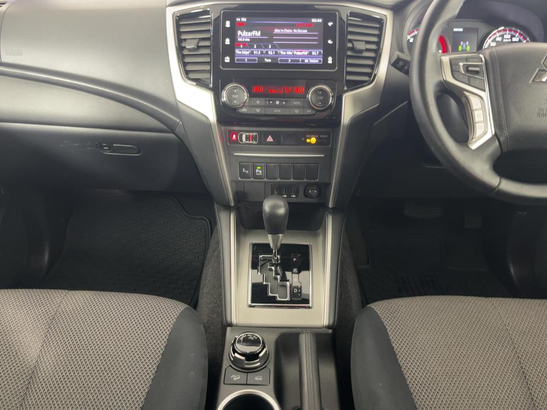 Photo '18' of Mitsubishi Triton