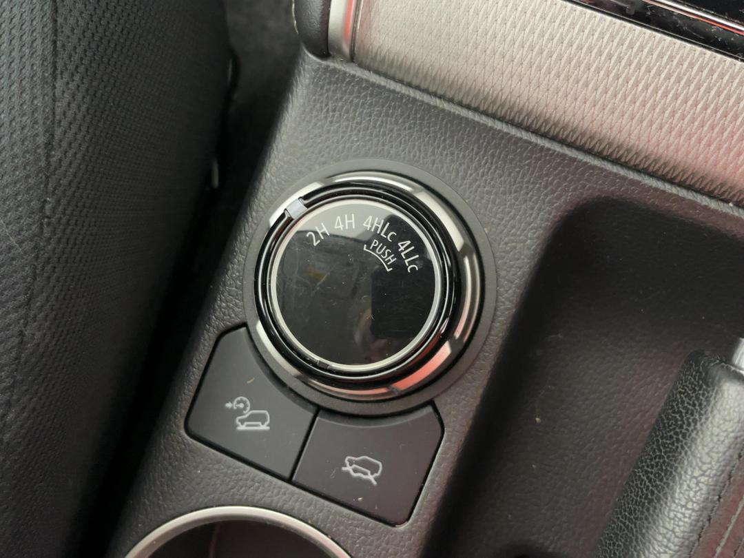 Photo '27' of Mitsubishi Triton