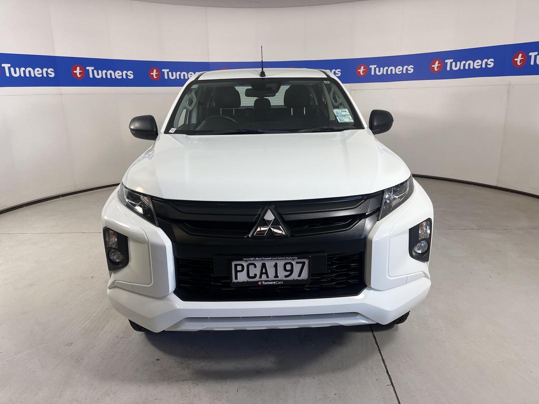 Photo '2' of Mitsubishi Triton