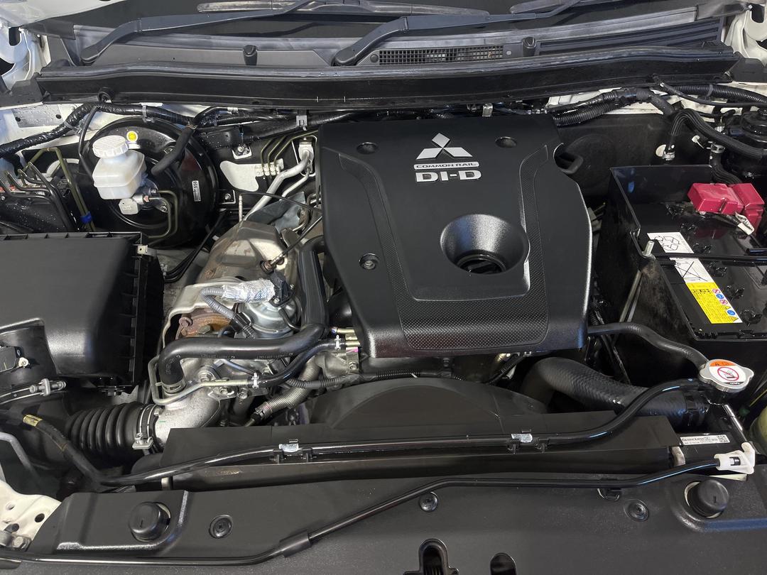 Photo '13' of Mitsubishi Triton