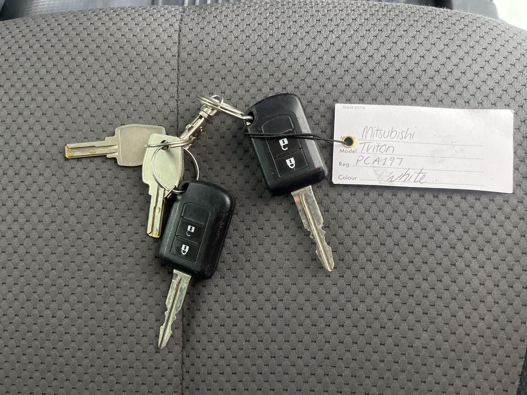 Photo '22' of Mitsubishi Triton