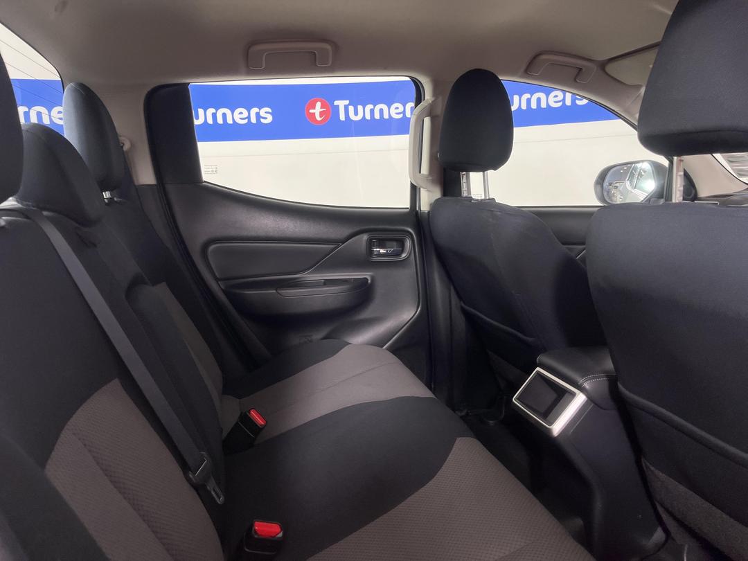 Photo '20' of Mitsubishi Triton