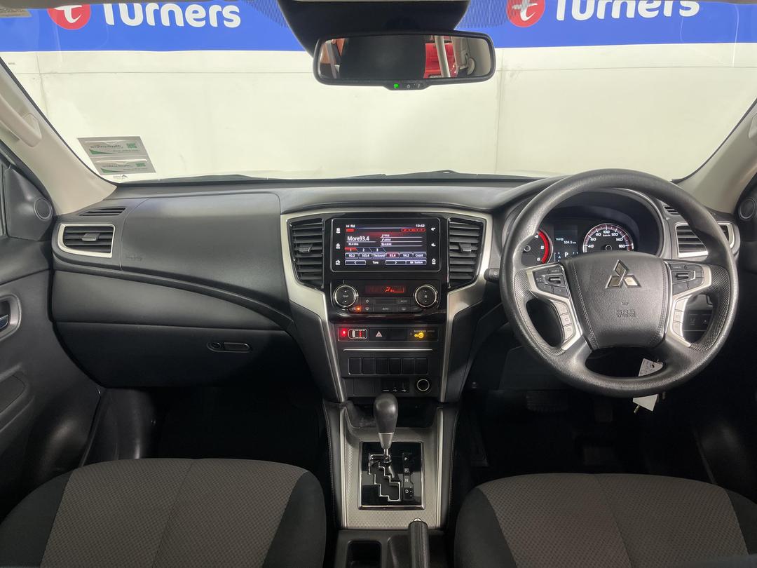 Photo '17' of Mitsubishi Triton