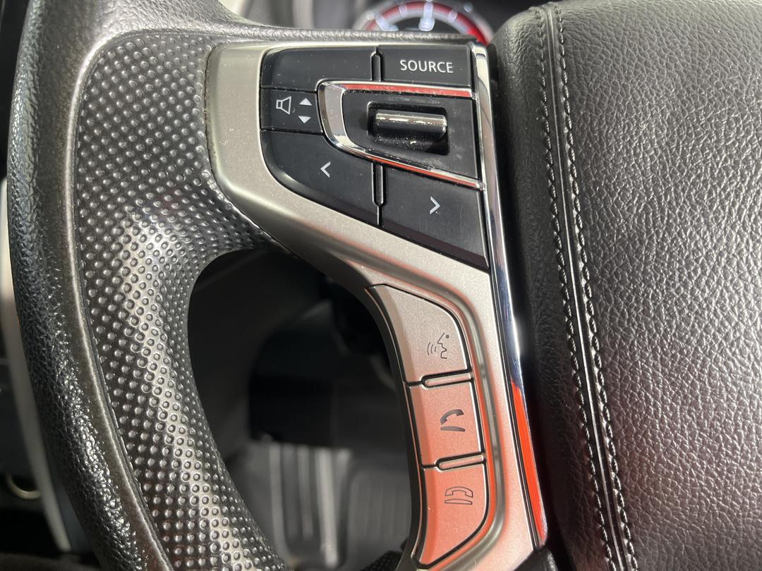 Photo '27' of Mitsubishi Triton