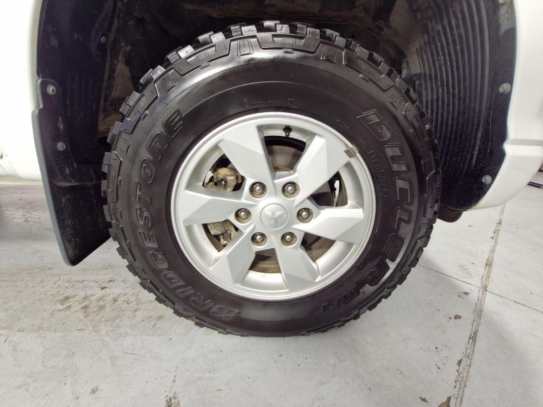 Photo '9' of Mitsubishi Triton