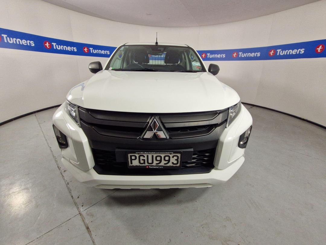 Photo '2' of Mitsubishi Triton