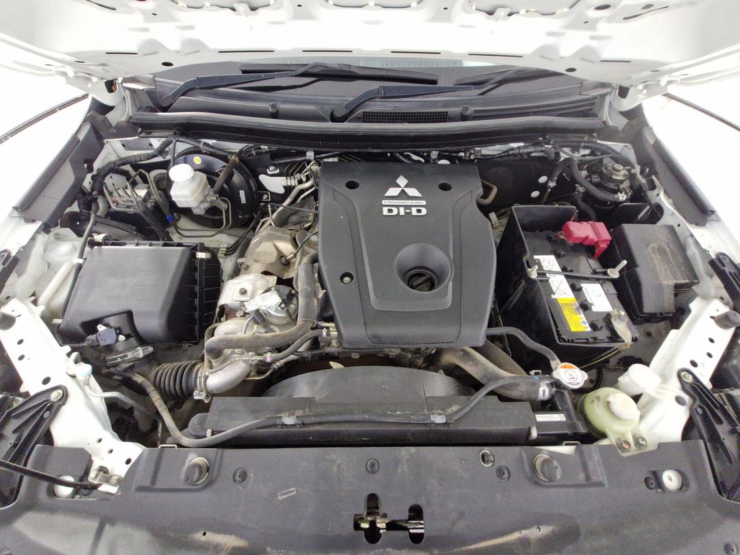 Photo '13' of Mitsubishi Triton
