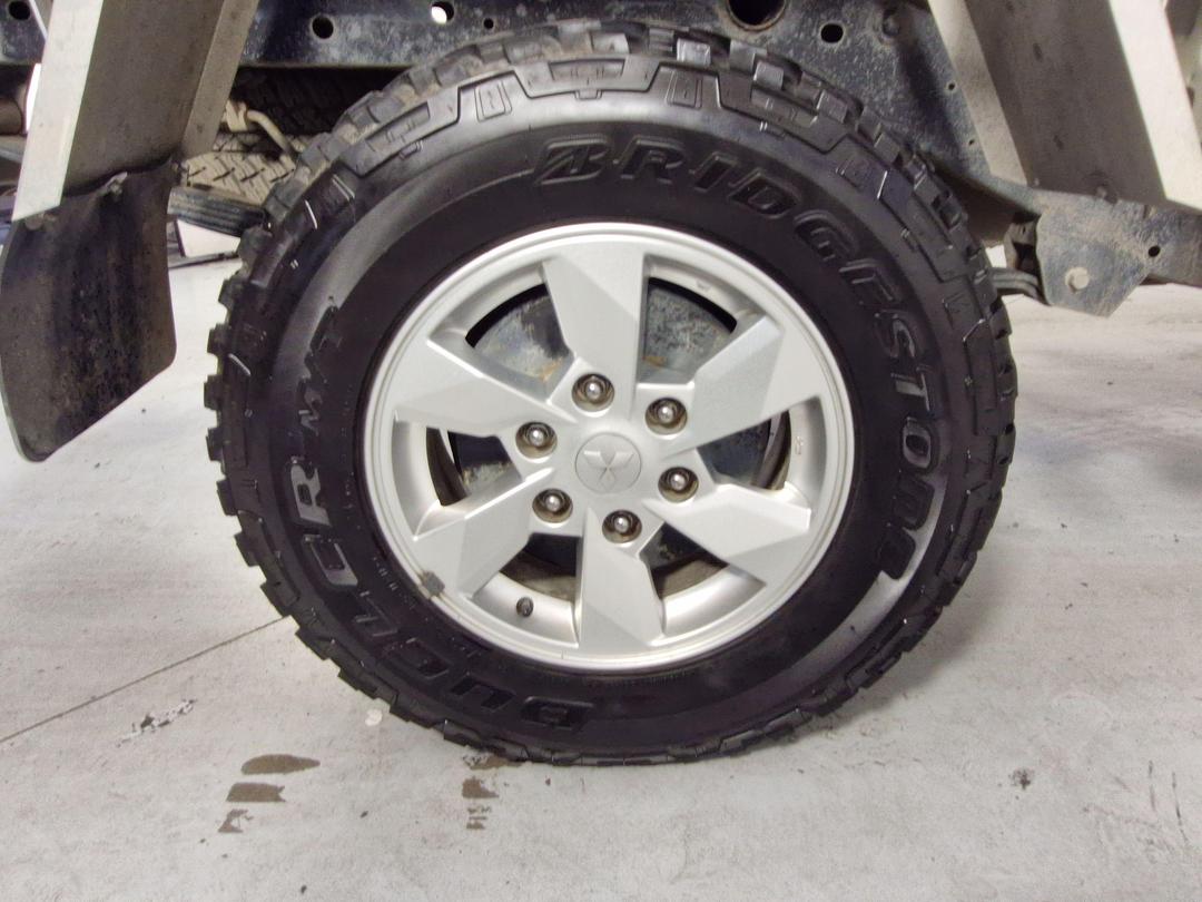 Photo '12' of Mitsubishi Triton