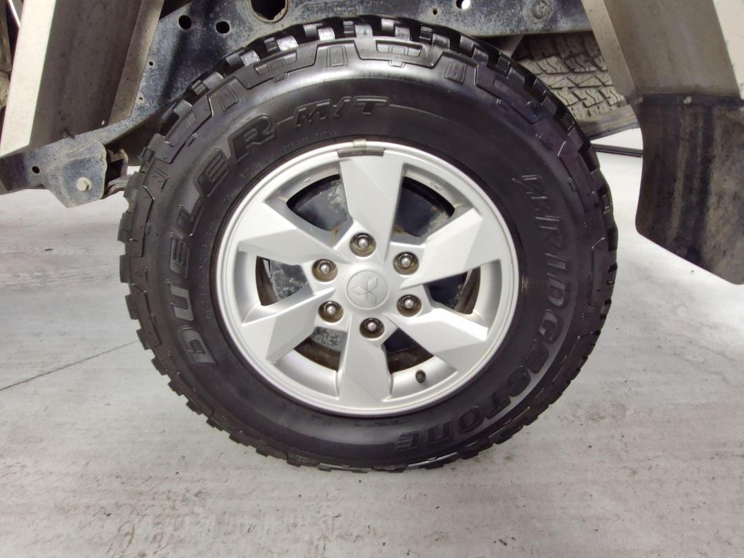 Photo '11' of Mitsubishi Triton