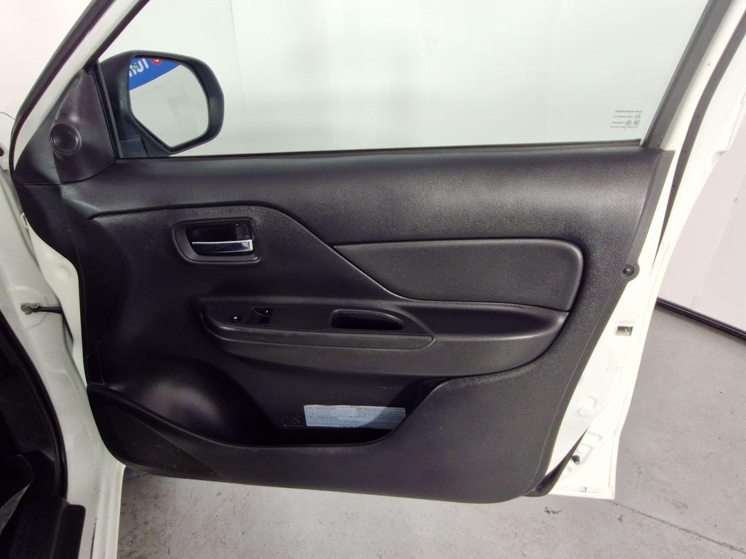 Photo '15' of Mitsubishi Triton