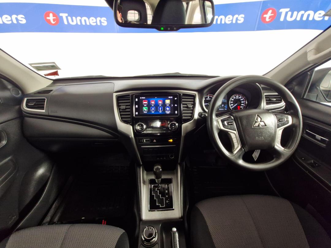 Photo '17' of Mitsubishi Triton