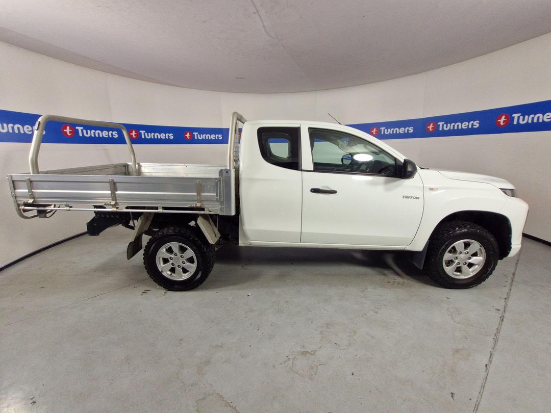 Photo '21' of Mitsubishi Triton