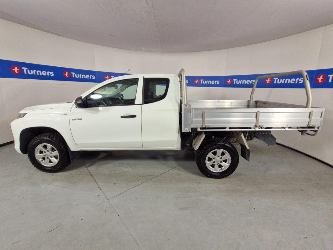 Photo '22' of Mitsubishi Triton