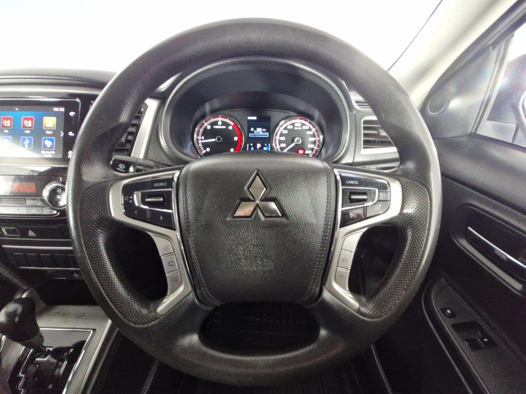 Photo '25' of Mitsubishi Triton