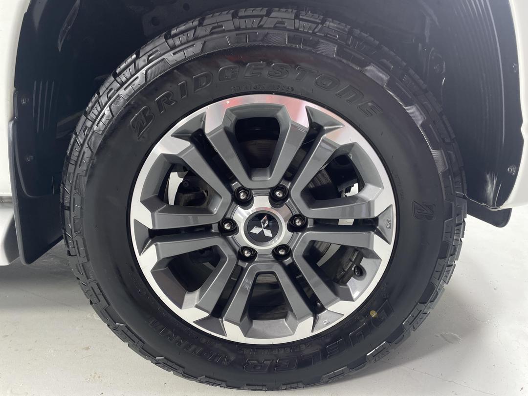 Photo '9' of Mitsubishi Triton