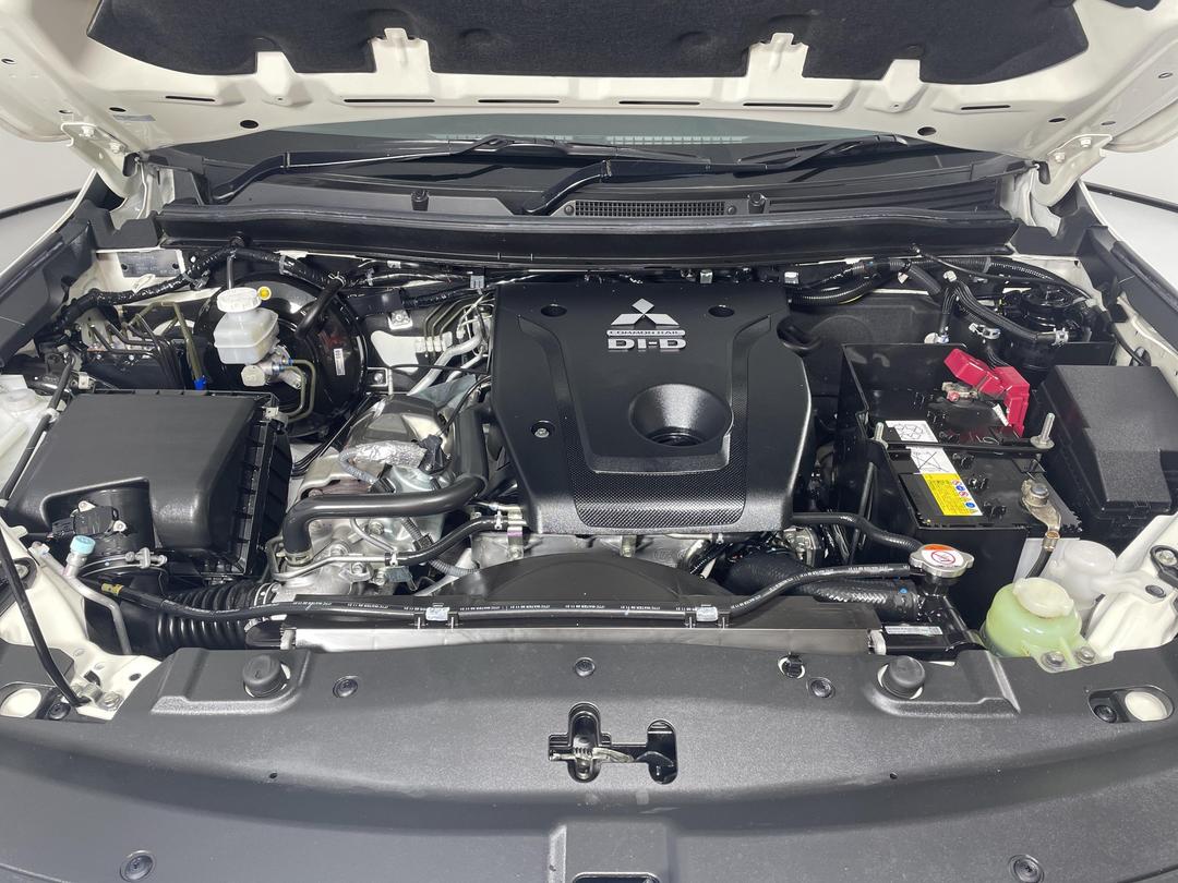 Photo '13' of Mitsubishi Triton