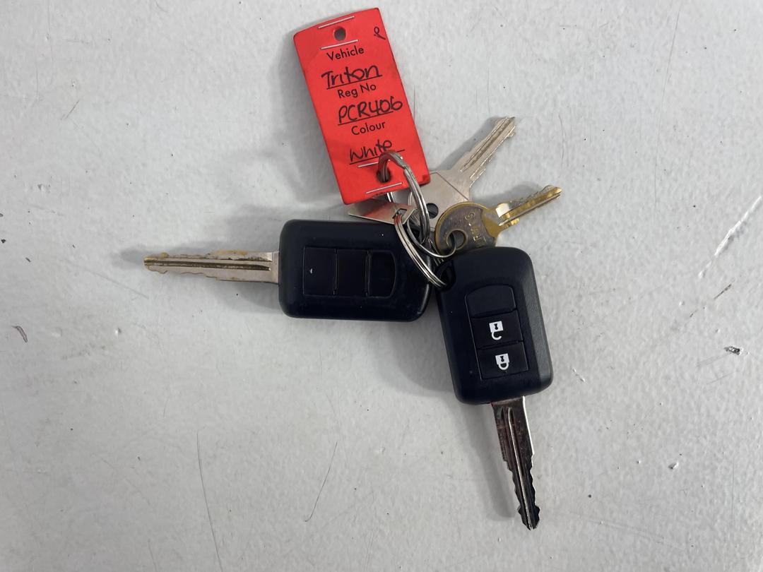 Photo '22' of Mitsubishi Triton