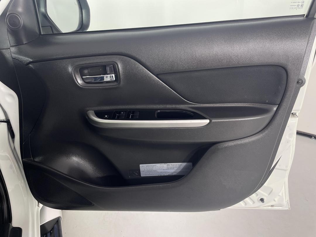 Photo '15' of Mitsubishi Triton