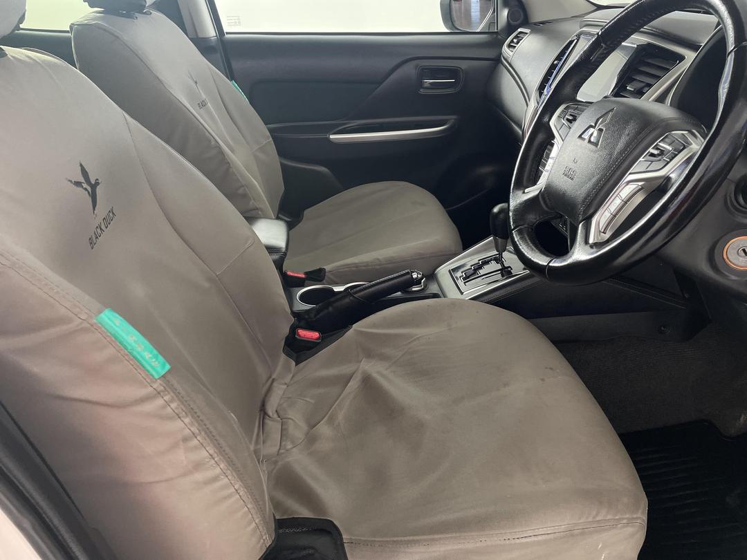 Photo '16' of Mitsubishi Triton