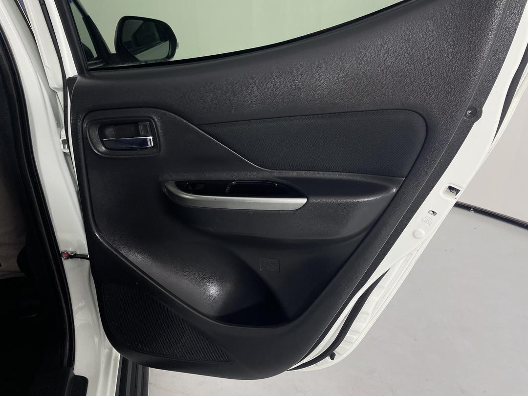 Photo '19' of Mitsubishi Triton